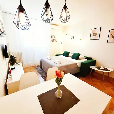 아파트 Vikttoria Urban Oasis , Explore With Free Public Parking *