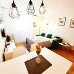 Апартаменты Vikttoria Urban Oasis , Explore With Free Public Parking *
