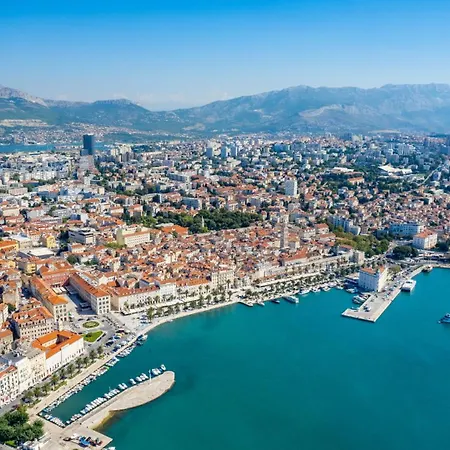 Vikttoria Urban Oasis , Explore With Free Public Parking Apartman Split